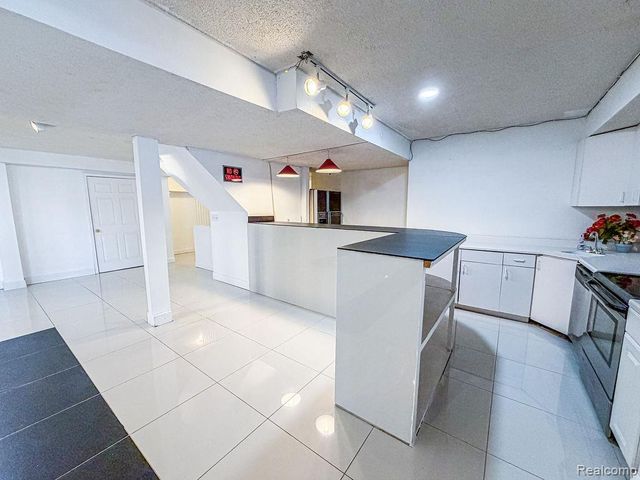 7240 Aaronway Drive, West Bloomfield Charter Township, MI 48324