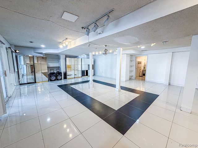 7240 Aaronway Drive, West Bloomfield Charter Township, MI 48324