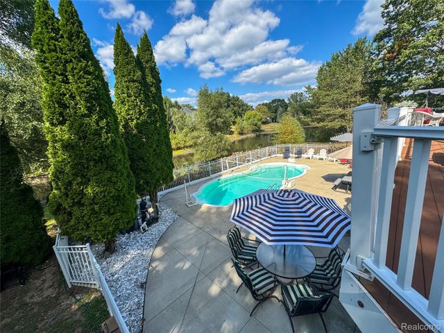 7240 Aaronway Drive, West Bloomfield Charter Township, MI 48324