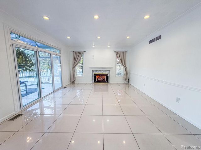 7240 Aaronway Drive, West Bloomfield Charter Township, MI 48324