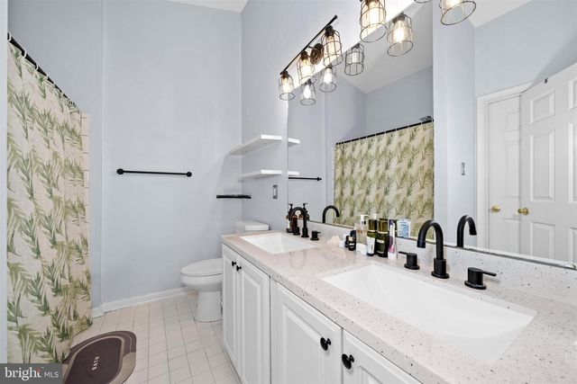 200 BARCLAY DR, Hockessin, DE 19707