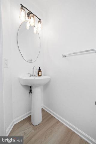 200 BARCLAY DR, Hockessin, DE 19707