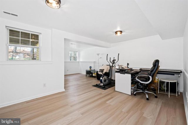 200 BARCLAY DR, Hockessin, DE 19707