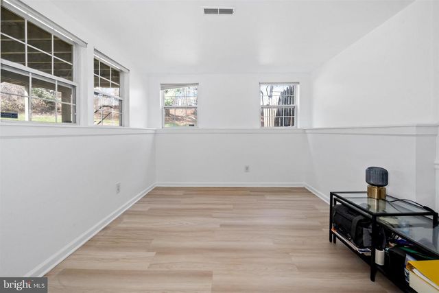 200 BARCLAY DR, Hockessin, DE 19707