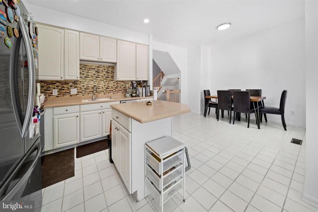 200 BARCLAY DR, Hockessin, DE 19707