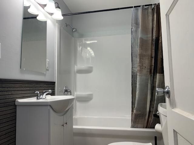 222 Mackenzie Ave, Minneapolis, KS 67467