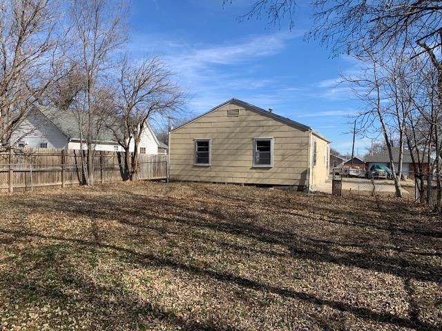 222 Mackenzie Ave, Minneapolis, KS 67467