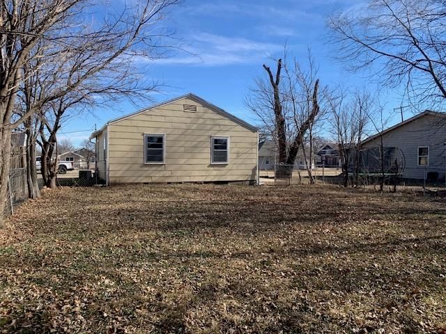 222 Mackenzie Ave, Minneapolis, KS 67467