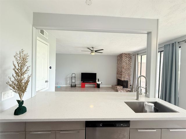 8149 Sands Point Drive 113, Houston, TX 77036