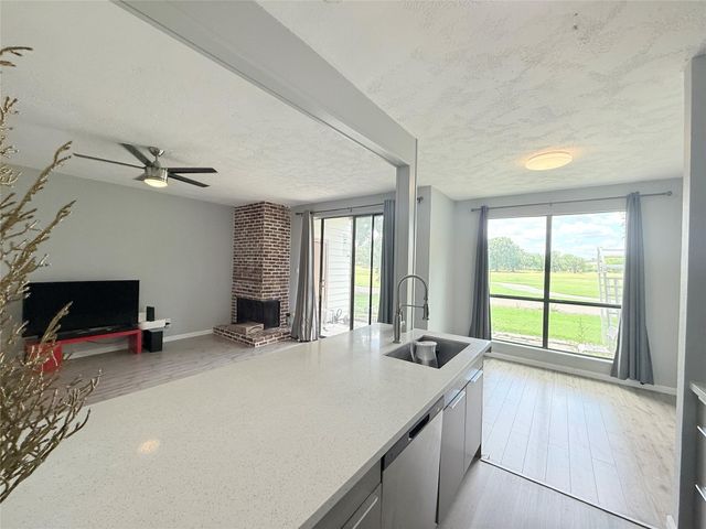 8149 Sands Point Drive 113, Houston, TX 77036