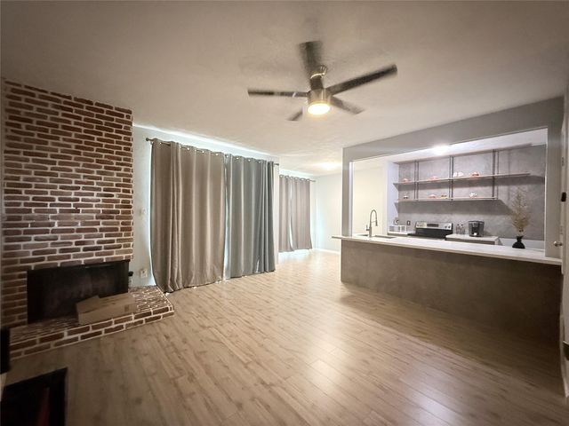 8149 Sands Point Drive 113, Houston, TX 77036