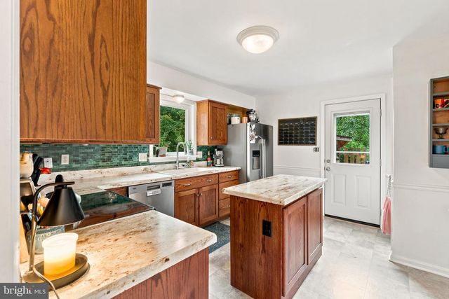 2314 LAWNWOOD CT, East Petersburg, PA 17520