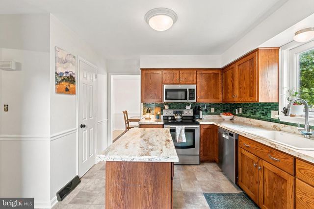 2314 LAWNWOOD CT, East Petersburg, PA 17520