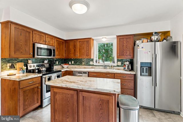 2314 LAWNWOOD CT, East Petersburg, PA 17520