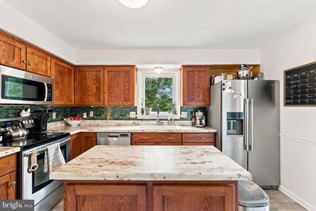 2314 LAWNWOOD CT, East Petersburg, PA 17520