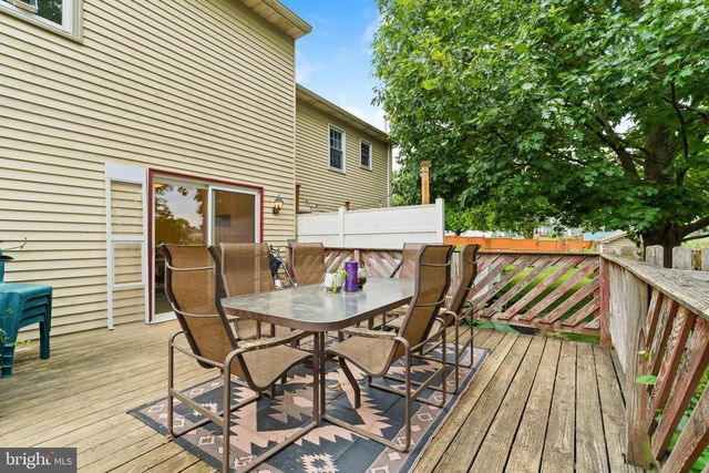 2314 LAWNWOOD CT, East Petersburg, PA 17520