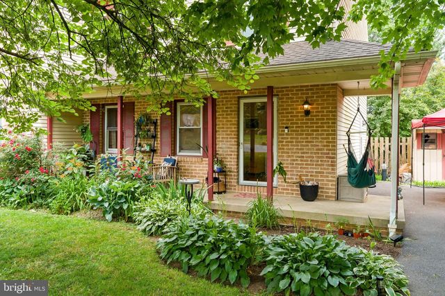 2314 LAWNWOOD CT, East Petersburg, PA 17520