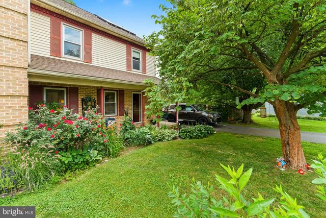 2314 LAWNWOOD CT, East Petersburg, PA 17520