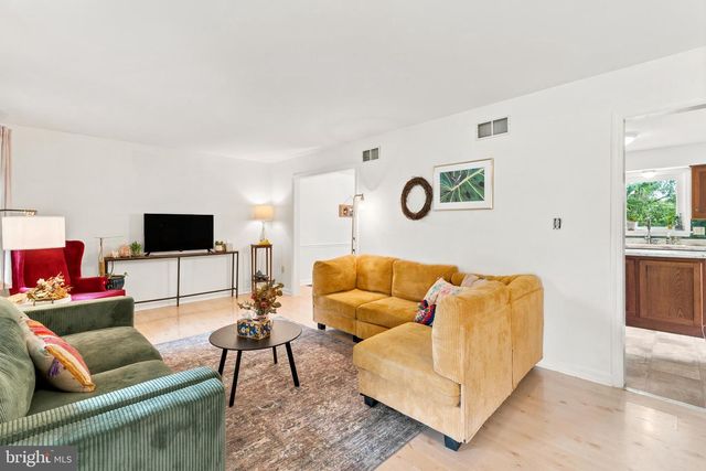 2314 LAWNWOOD CT, East Petersburg, PA 17520