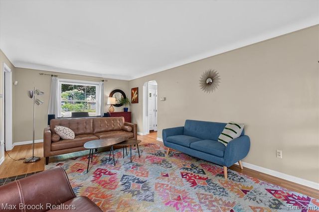 2735 Glenwood Road, Royal Oak, MI 48073