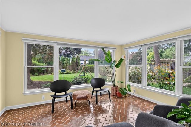 2735 Glenwood Road, Royal Oak, MI 48073