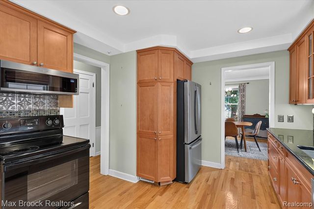 2735 Glenwood Road, Royal Oak, MI 48073