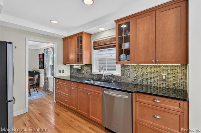 2735 Glenwood Road, Royal Oak, MI 48073