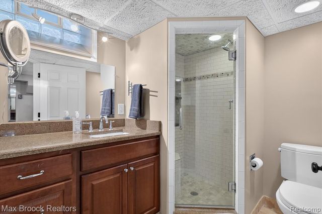 2735 Glenwood Road, Royal Oak, MI 48073