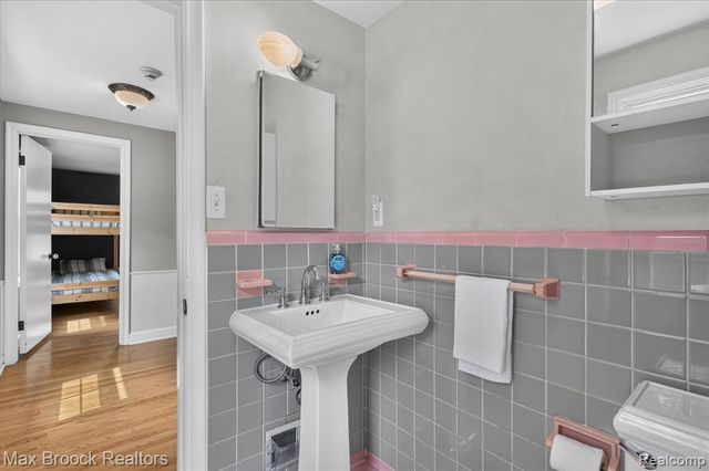 2735 Glenwood Road, Royal Oak, MI 48073