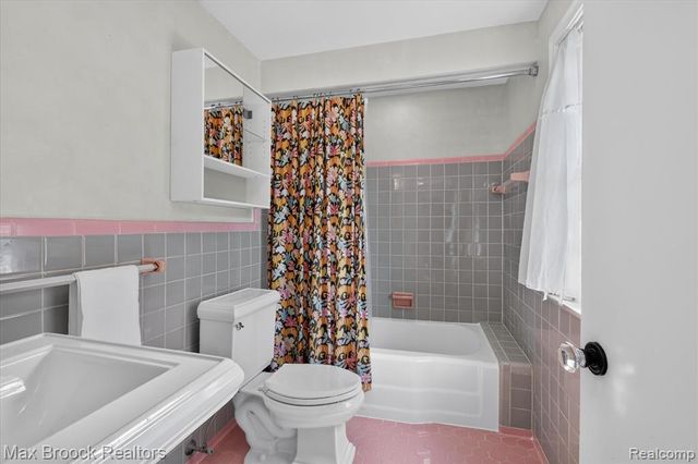 2735 Glenwood Road, Royal Oak, MI 48073