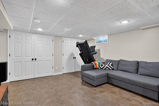 2735 Glenwood Road, Royal Oak, MI 48073