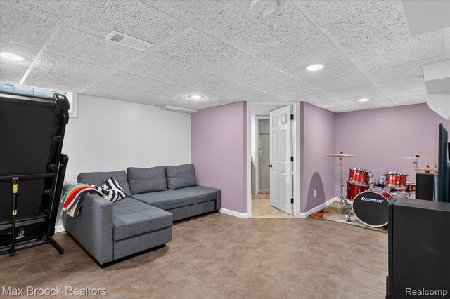 2735 Glenwood Road, Royal Oak, MI 48073