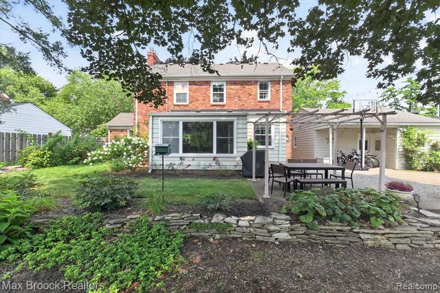 2735 Glenwood Road, Royal Oak, MI 48073