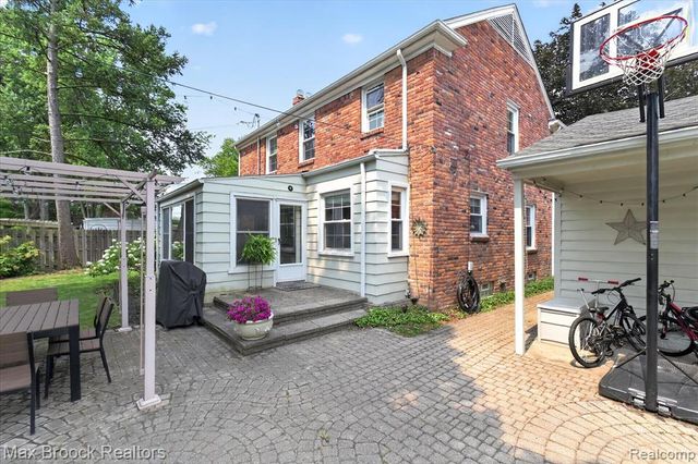 2735 Glenwood Road, Royal Oak, MI 48073