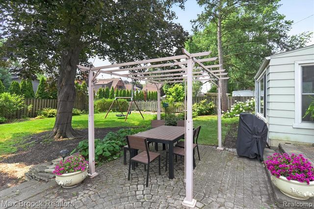 2735 Glenwood Road, Royal Oak, MI 48073