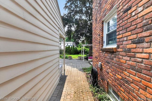 2735 Glenwood Road, Royal Oak, MI 48073