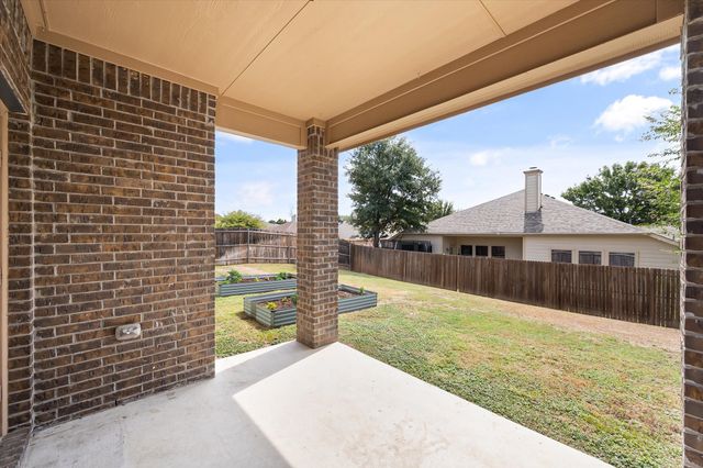 637 Ridgewater Trail, Fort Worth, TX 76131