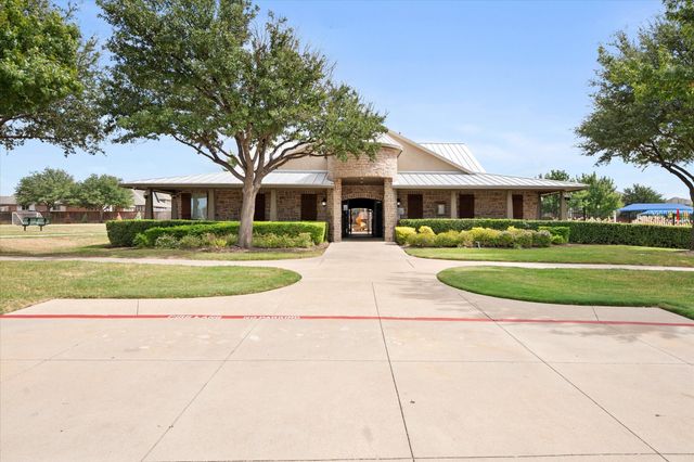 637 Ridgewater Trail, Fort Worth, TX 76131