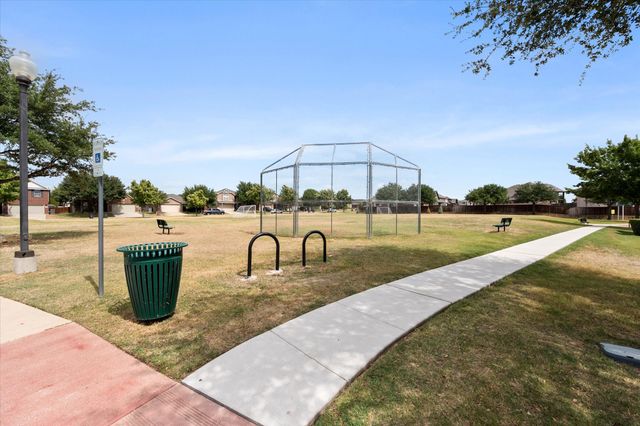 637 Ridgewater Trail, Fort Worth, TX 76131