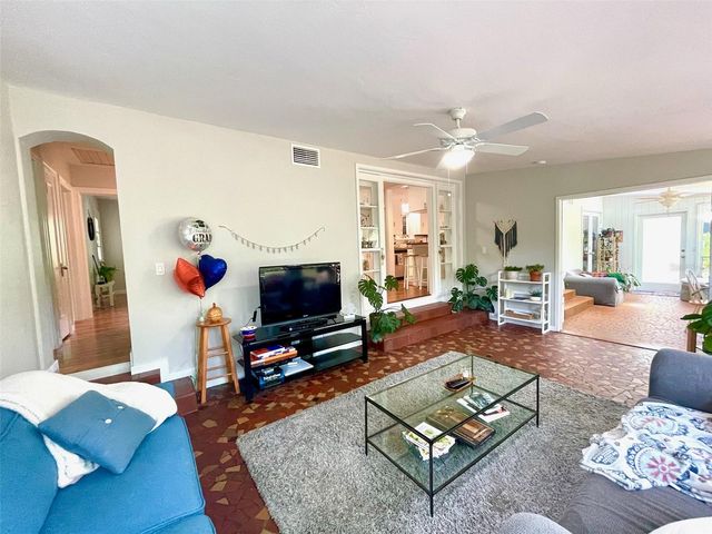 1723 NW 7TH AVENUE, Gainesville, FL 32603