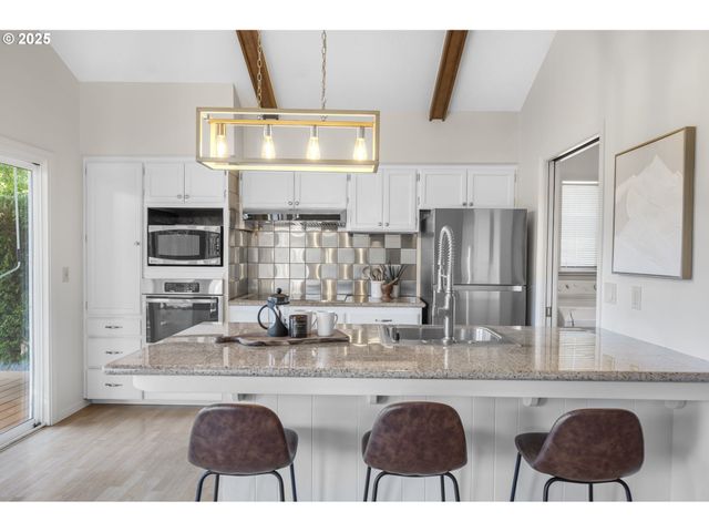 19070 Nw DORENA St, Portland, OR 97229