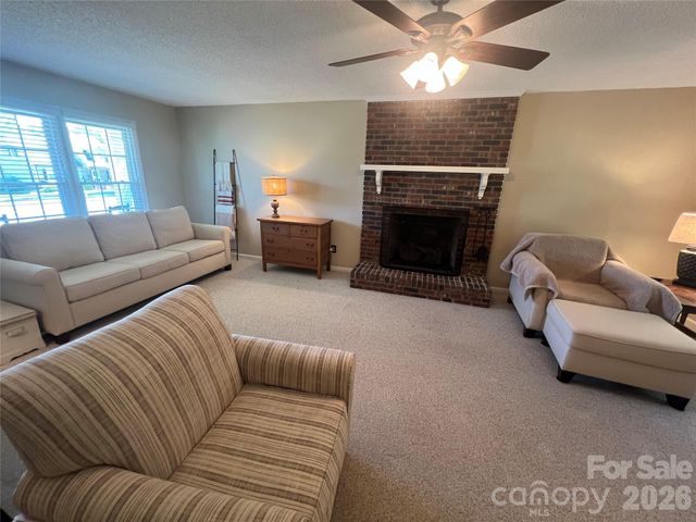 837 Deerfield Drive, Mount Holly, NC 28120