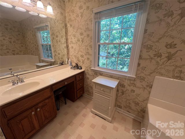 837 Deerfield Drive, Mount Holly, NC 28120