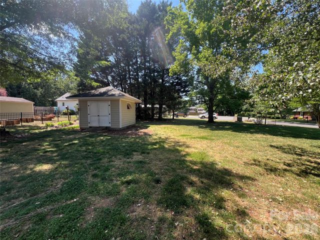 837 Deerfield Drive, Mount Holly, NC 28120