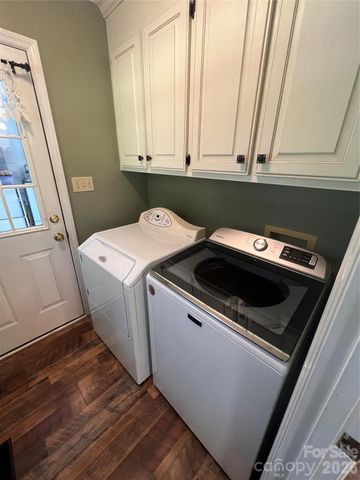 837 Deerfield Drive, Mount Holly, NC 28120
