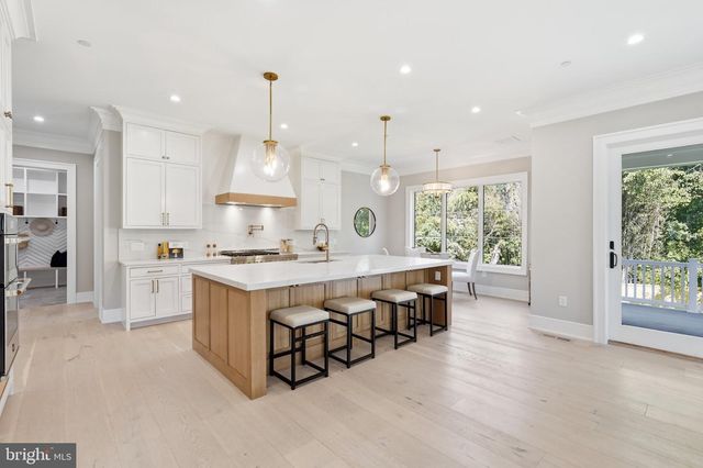 9117 SEVEN LOCKS RD, Bethesda, MD 20817