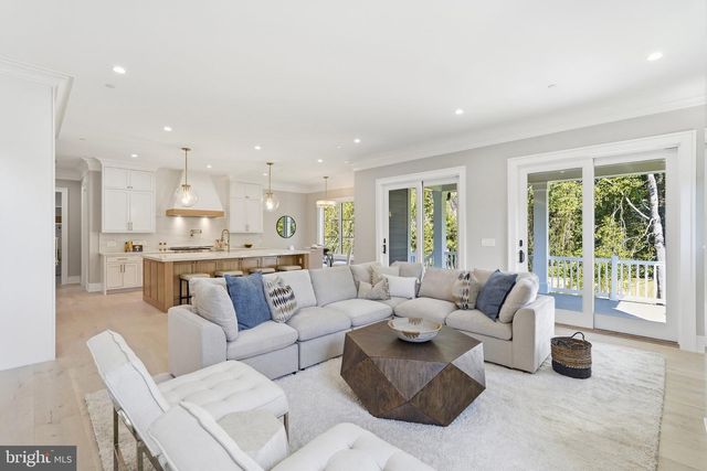 9117 SEVEN LOCKS RD, Bethesda, MD 20817