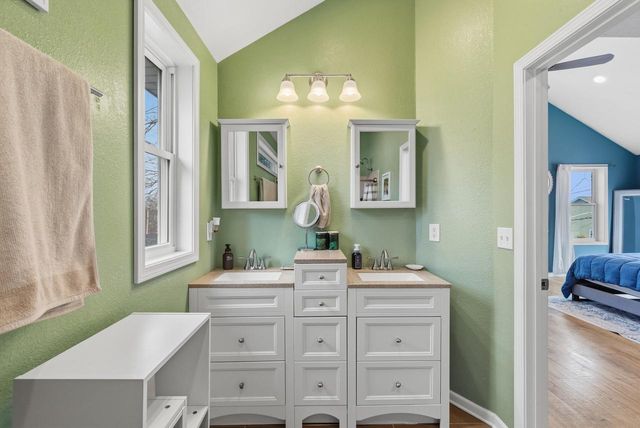 131 Maple AVENUE, Pewaukee, WI 53072