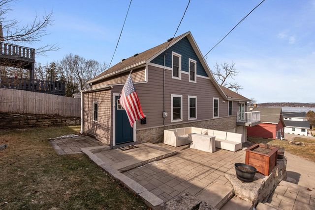 131 Maple AVENUE, Pewaukee, WI 53072