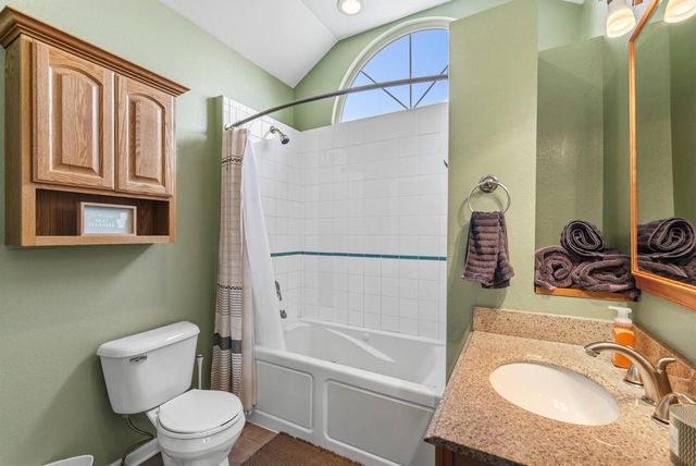 131 Maple AVENUE, Pewaukee, WI 53072